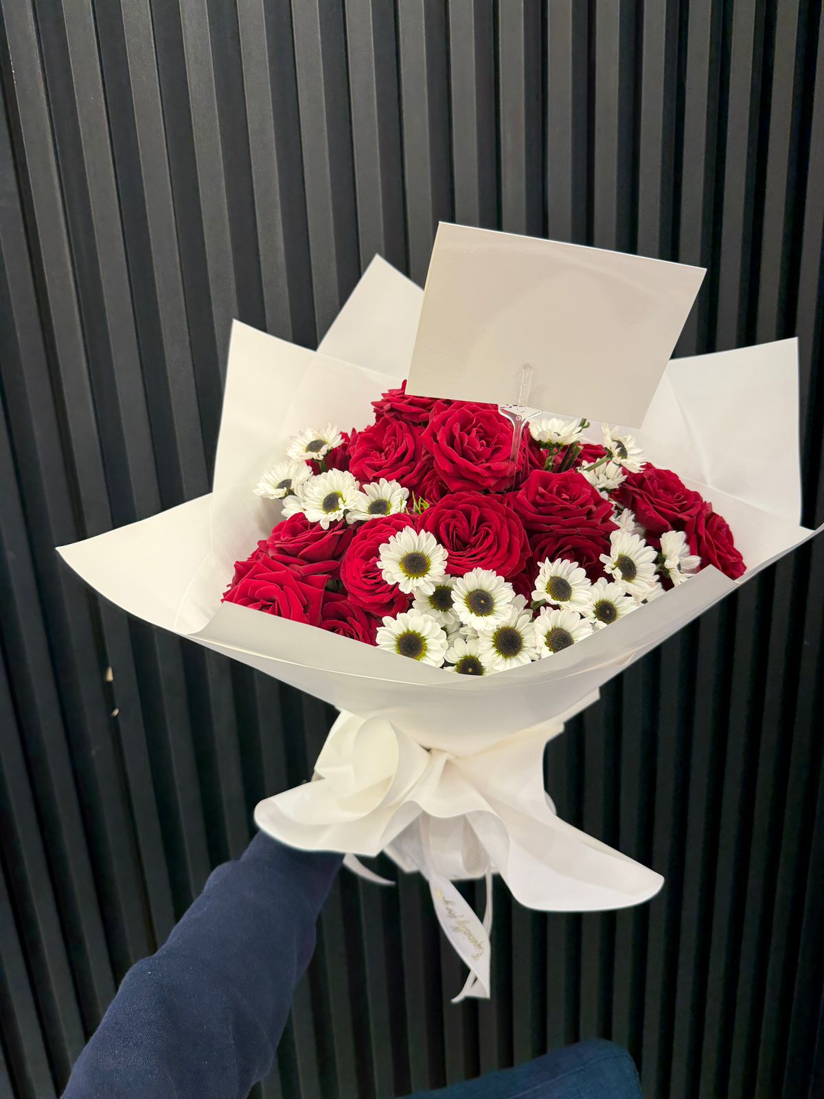 7 Minimalist Flower Arrangements Dubai’s Luxury Homes Are Loving in 2026